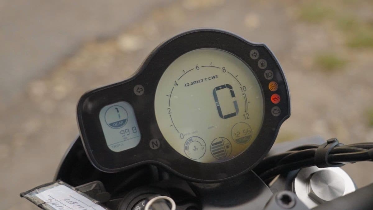 QJ MOTOR SRV 550: Media a sorpresa